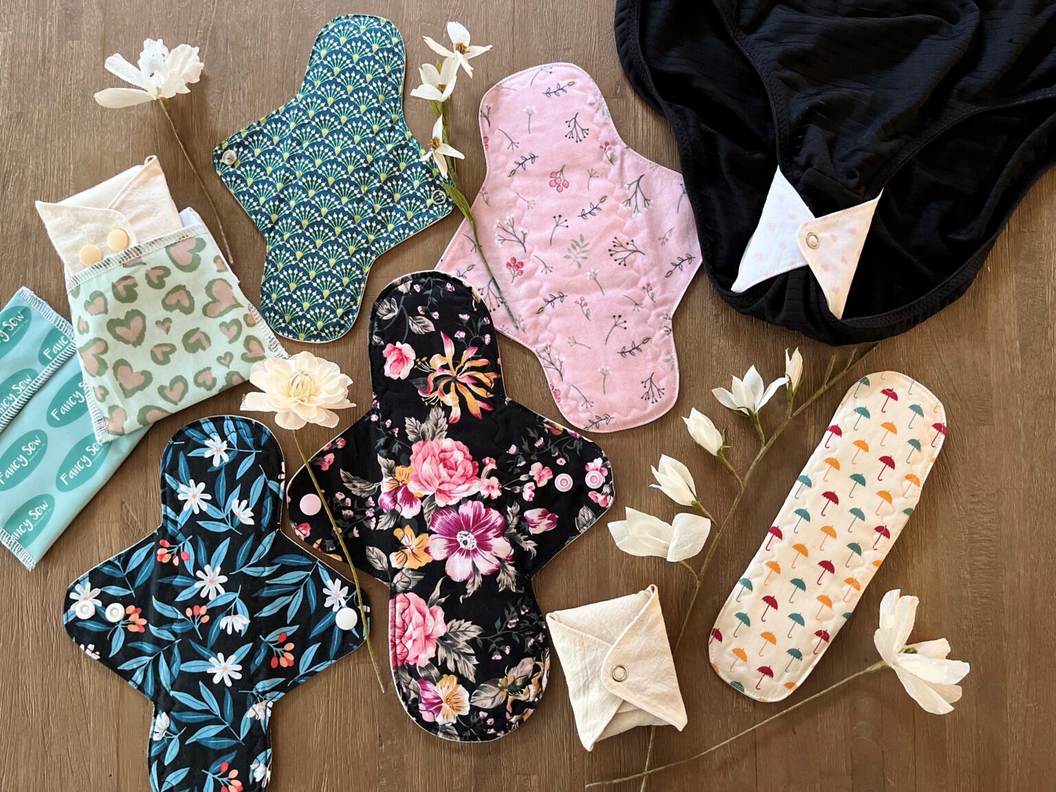 producten van Fancy Sew wasbaar maandverband en wasbare inlegkruisjes